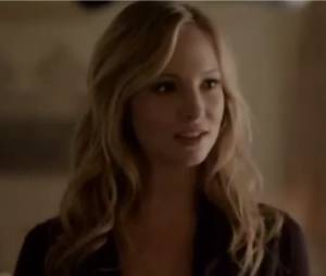 Klaus mord Caroline dans l'épisode 13 de la saison 4 de Vampire Diaries