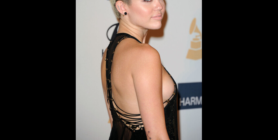 Miley Cyrus avait opté pour une robe particulière !