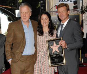 Simon Baker avec son étoile, Robin Tunney et Bruno Heller de Mentalist