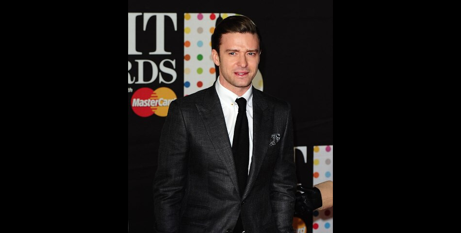 Justin Timberlake a sorti le &quot;Suit and Tie&quot; aux Brit Awards 2013