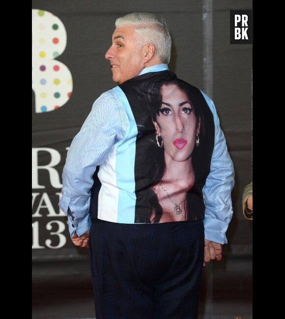 Le prèe d'Amy Winehouse lui a rendu hommage aux Brit Awards 2013