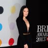 Jessie J, sombre et décolletée aux Brit Awards 2013