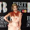 Rita Ora a osé la couleur aux Brit Awards 2013