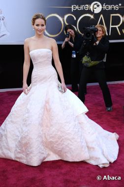 Jennifer Lawrence aurait pu faire un sans faute pour les Oscars 2013. Dommage que sa robe Dior finisse en meringue...