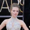 Amanda Seyfried à la cérémonie des Oscars 2013 ? Belle, mystérieuse et élégante, on lui met un 10/10 !