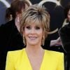 Jane Fonda était plutôt pas mal en Versace pour les Oscars 2013... Dommage qu'elle ait choisi du jaune poussin !