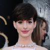 Anne Hathaway l'a jouée très sobre pour les Oscars 2013. Match !