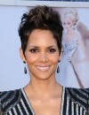 Halle Berry aux Oscars 2013 : Super silhouette, make-up sexy, mais pourquoi avoir choisi cette robe too much ?