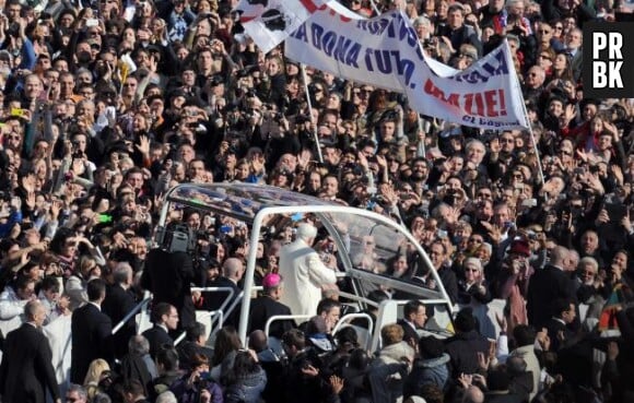 Dernier bain de foule pour Benoît XVI, ce mercredi 27 février