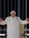 Benoît XVI s'est dit "vraiment ému" pour sa dernière apparition publique