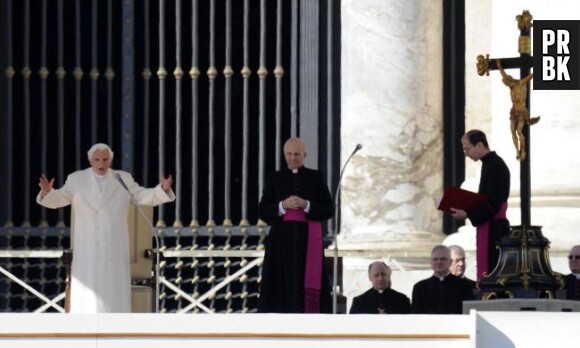 Benoît XVI s'est dit "vraiment ému" pour sa dernière apparition publique