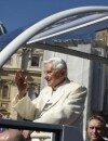 Benoît XVI est arrivé en papa-mobile, ce mercredi 27 février au Vatican