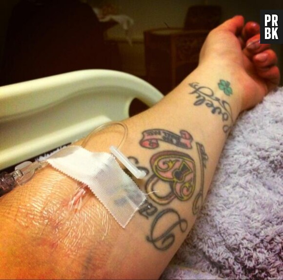 Kelly Osbourne tweete en direct de l'hôpital