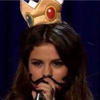 Selena Gomez moustachue pour la Mario Kart Love Song