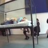 Tilda Swinton, endormie dans une cage de verre au MoMa de New-York le 23 mars 2013
