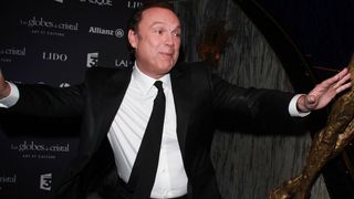 Julien Lepers méconnaissable (ou presque) : il piège l'animateur de Slam pour le 1er avril