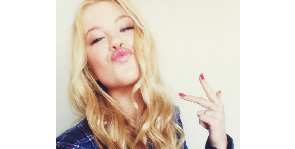 Ireland Baldwin sait comment taper la pose