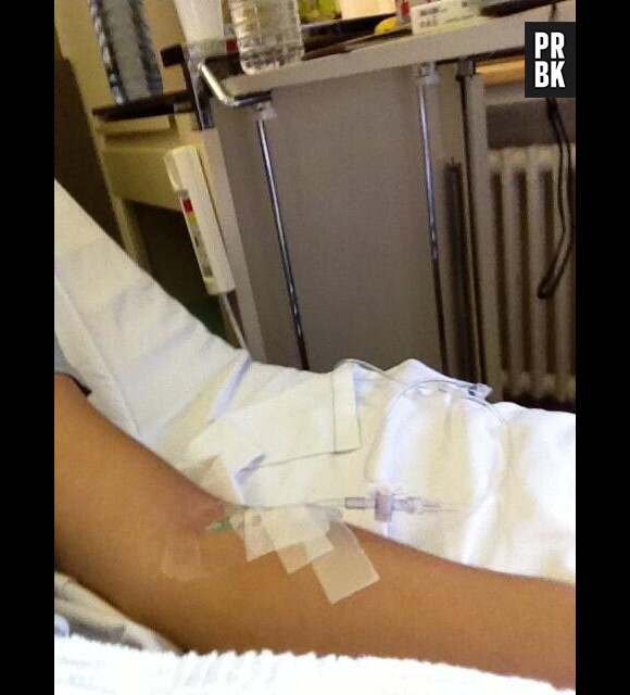 Chris Bieber poste une photo de son bras pour donner de ses nouvelles après son accident