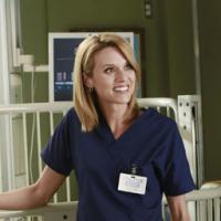 Grey&#039;s Anatomy saison 9 : Hilarie Burton enfile la blouse sur les premières photos