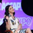 Katy Perry en drôle de robe téléphone à L.A le 18 avril