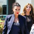 Kim Kardashian a osé le haut transparent à L.A le 18 avril