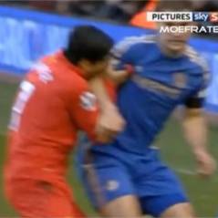 Luis Suarez serial-mordeur : il plante ses dents dans le bras d'Ivanovic et fait son mea-culpa