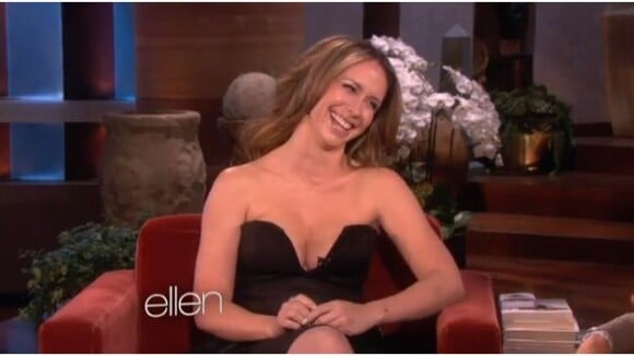Jennifer Love Hewitt seins en avant chez Ellen DeGenerres : Matthew Perry TRES perturbé