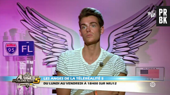 Geoffrey, le c*l entre trois chaises pendant une soirée