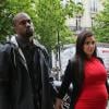 Kim Kardashian et Kanye West main dans la main à Paris