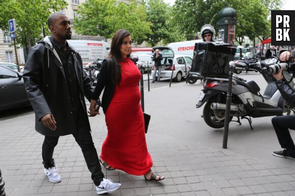 Kim Kardashian et Kanye West ne se lâchent pas face aux photographes