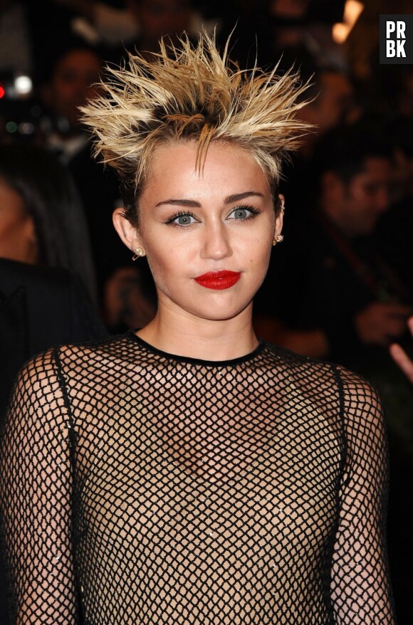 Miley Cyrus en pétard au MET Ball 2013