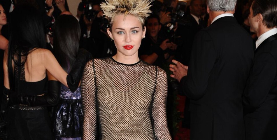 Miley Cyrus pas très glamour au MET Ball 2013