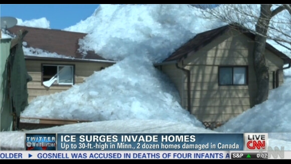 Un tsunami de glace détruit une douzaine de maisons