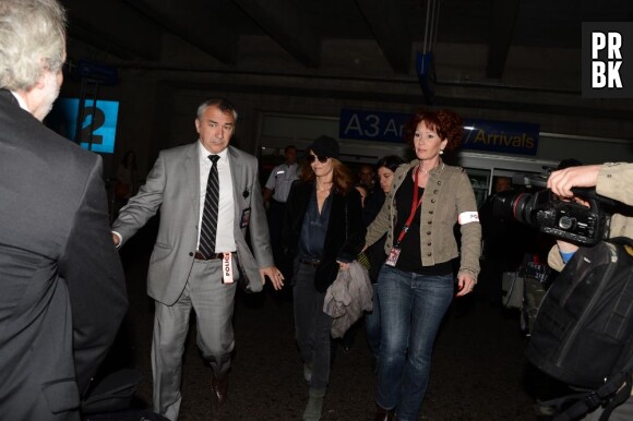 Vanessa Paradis bien entourée le 15 mai à l'aéroport de Nice
