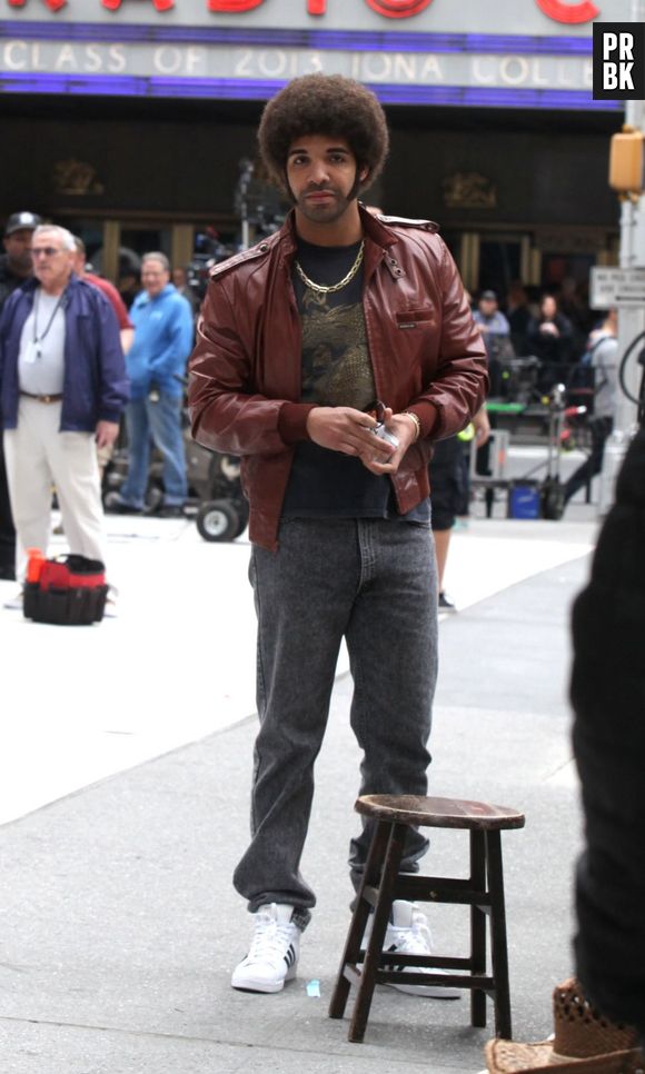 Drake, en look afro sur le tournage de 'Anchorman 2 : La légende continue' le 18 mai 2013 à New-York