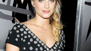 Mélanie Laurent enceinte et souriante pour la sortie d'Insaisissable