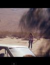 Gabrille Aplin dans le désert pour son clip "Home".
