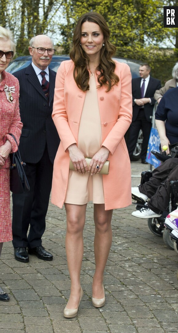 Kate Middleton enceinte et lookée