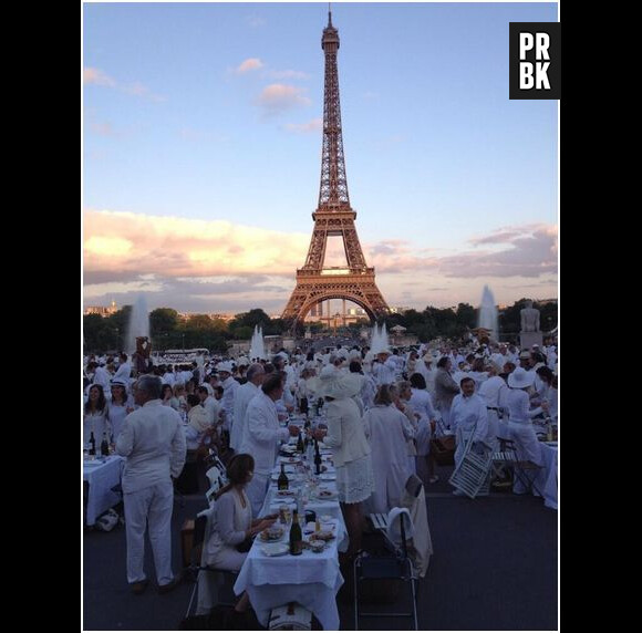 Dîner en blanc 2013 face à la Tour Eiffel