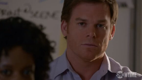 Dexter saison 8 : le tueur en série face au Dr Vogel dans un extrait de l'épisode 1 (SPOILER)