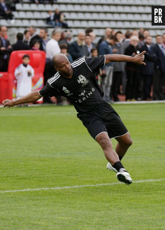 M. Pokora et le Variétés Club De France de football contre la sélection républicaine composée de ministres, anciens ministres et députés au Stade Charlety, Paris, France le 25 juin 2013.