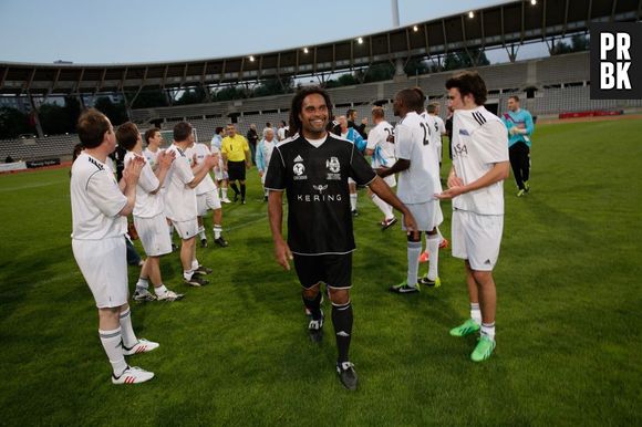 M. Pokora et le Variétés Club De France de football contre la sélection républicaine composée de ministres, anciens ministres et députés au Stade Charlety, Paris, France le 25 juin 2013.