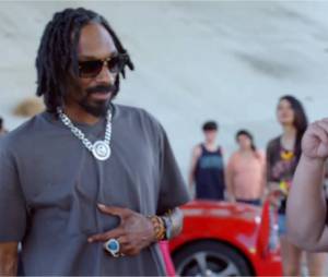 Snoop Dogg dans le clip de Let The Bass Go