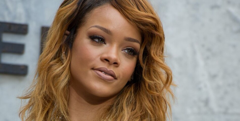 Rihanna fait de nouveau fantasmer son public à la Fashion Week de Paris