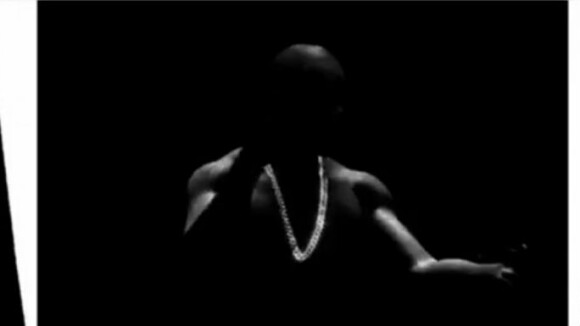 Kanye West : Black Skinhead, le clip en noir et blanc qui donne mal au crâne