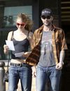 Adam Levine s'est fiancé avec Behati Prinsloo.
