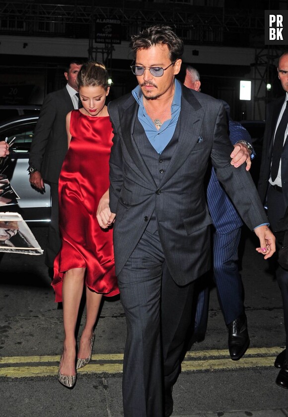 Johnny Depp et Amber Heard main dans la main à Londres, le 21 juillet 2013