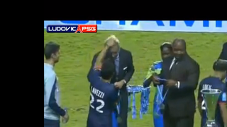 PSG : Ezequiel Lavezzi VS Frédéric Thiriez, battle de décoiffage pendant le Trophée des Champions 2013