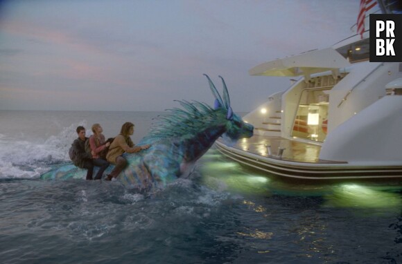 Percy, Annabeth et Tyson sur un hippocampe dans Percy Jackson : La Mer des Monstres