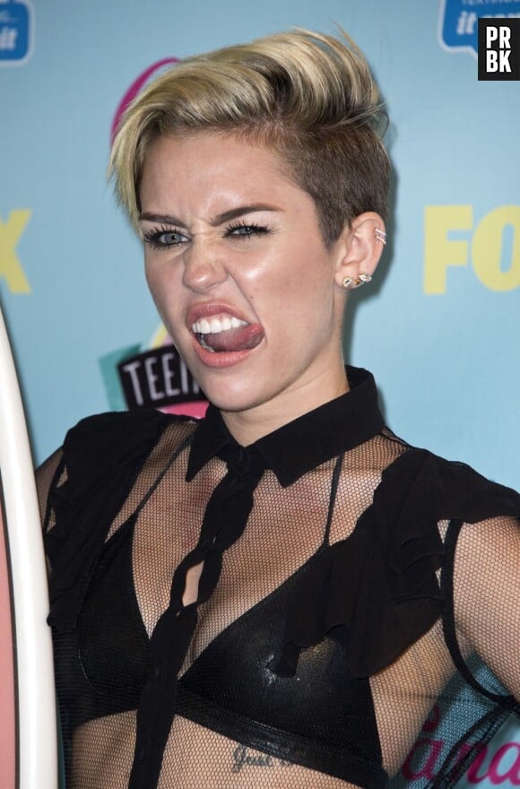 Miley Cyrus : cuir et transparence aux Teen Choice Awards 2013